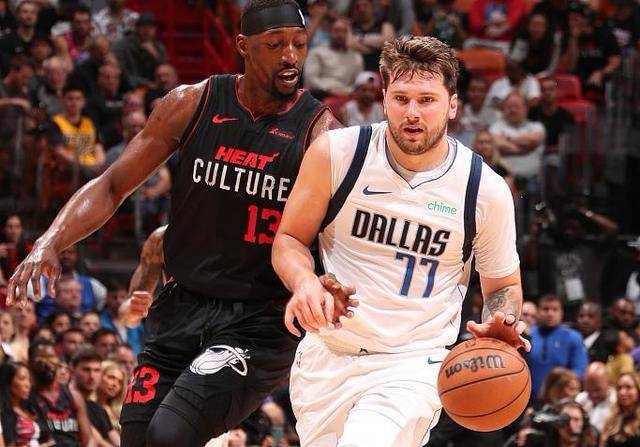 关于东契奇在独行侠比赛中出色防守，险胜引发热议！的信息